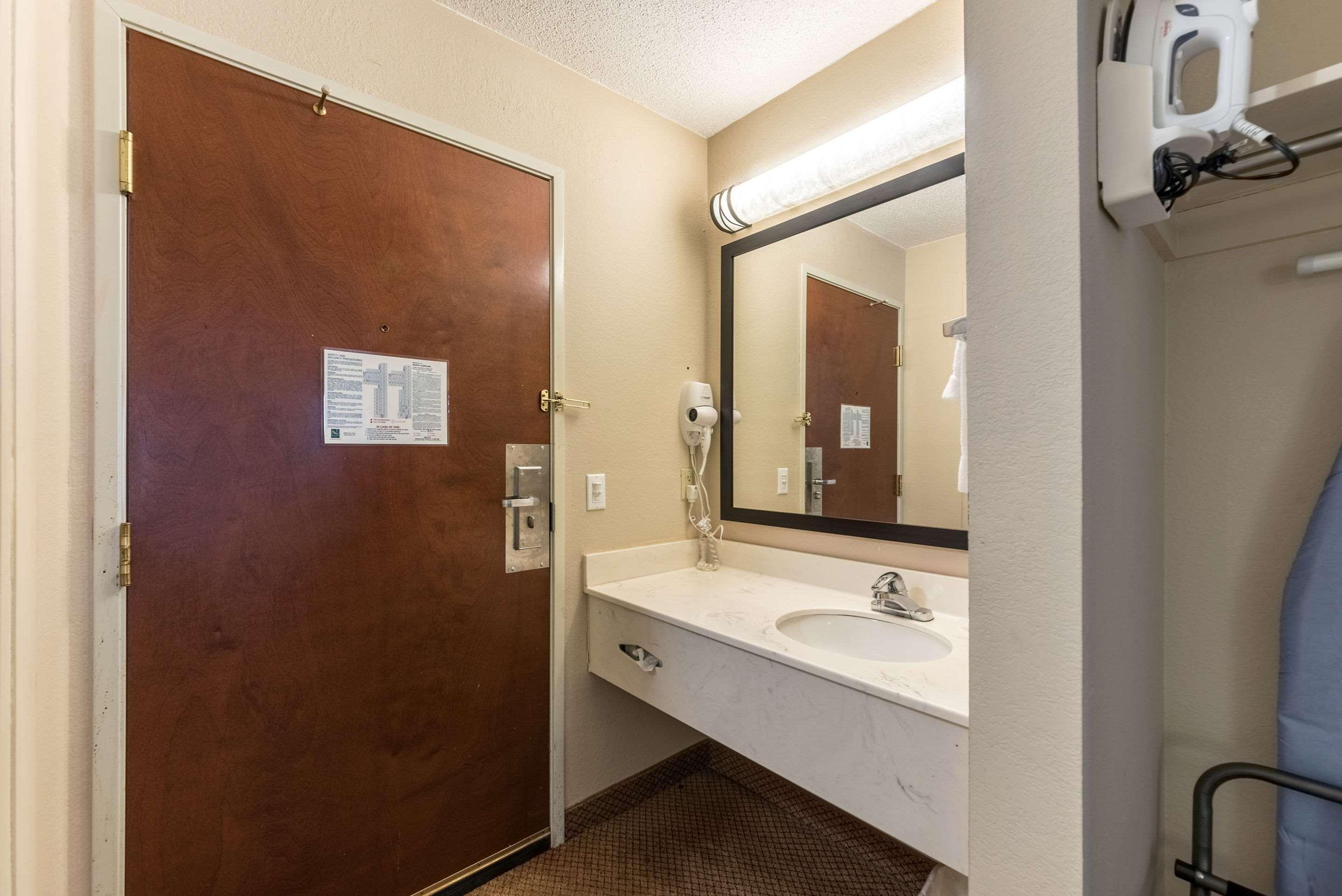 Quality Inn & Suites Clemmons I-40 Экстерьер фото