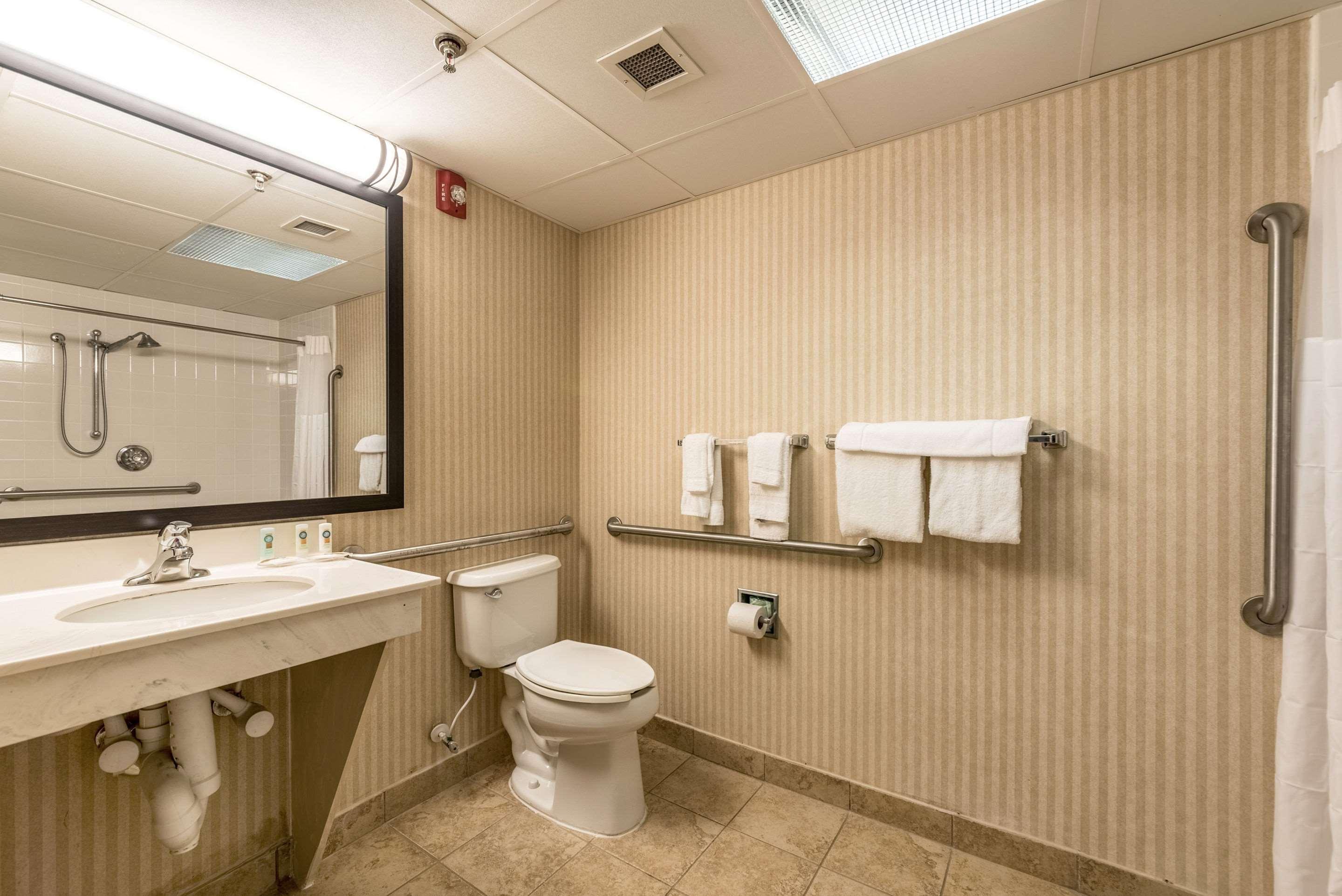 Quality Inn & Suites Clemmons I-40 Экстерьер фото
